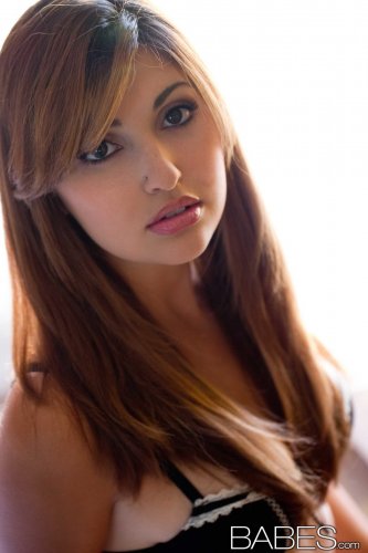 Сексуальная русская модель Natasha Malkova на эротических фото Babes.com