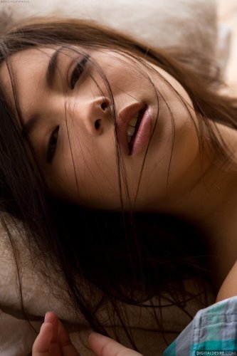 Южнокорейская фотомодель Daisy Haze снимается голая для Digital Desire